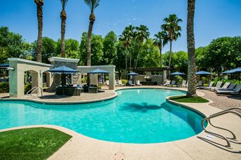 Versante apartments with pool and private cabanas